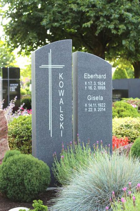 Grabstein mit Kreuz