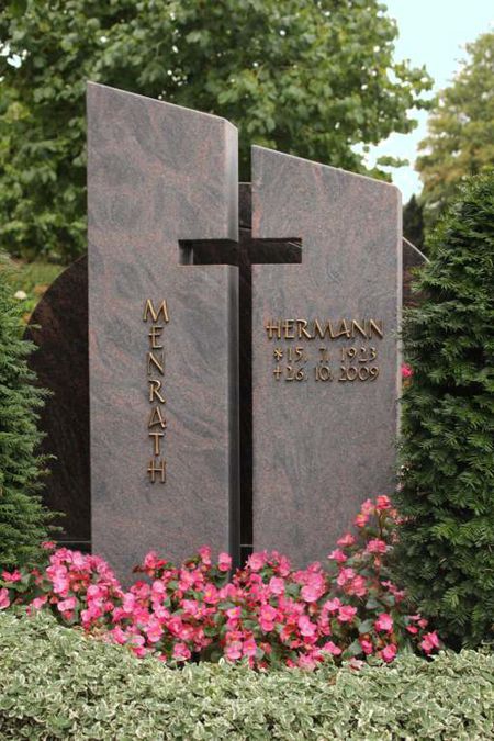 Grabstein mit Kreuz