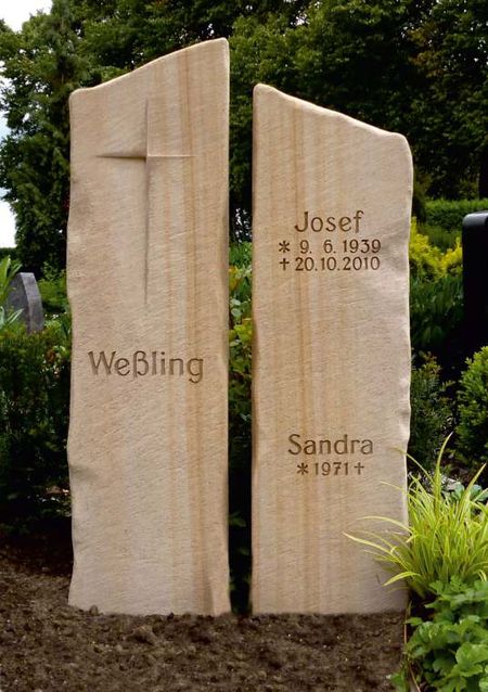 Grabstein mit Kreuz