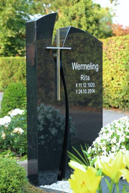 Grabstein mit Kreuz