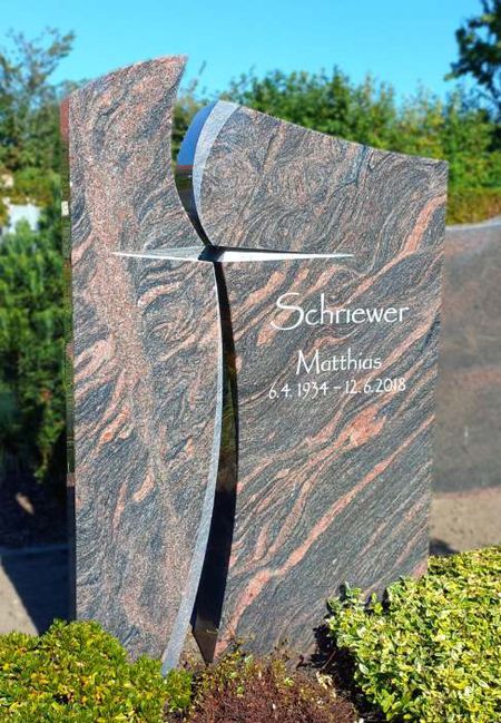 Grabstein mit Kreuz
