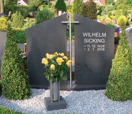Grabstein mit Kreuz