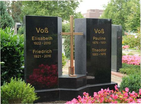 Grabstein mit Kreuz