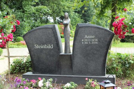 Grabstein mit der heiligen Madonna