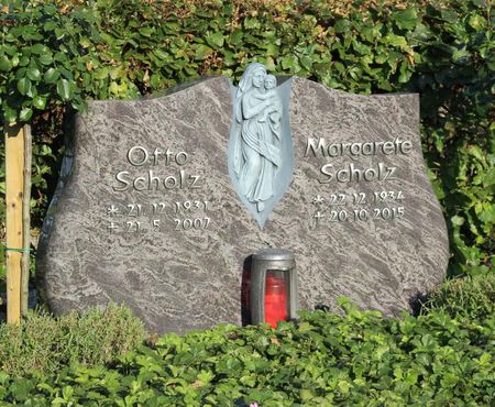 Grabstein mit der heiligen Madonna