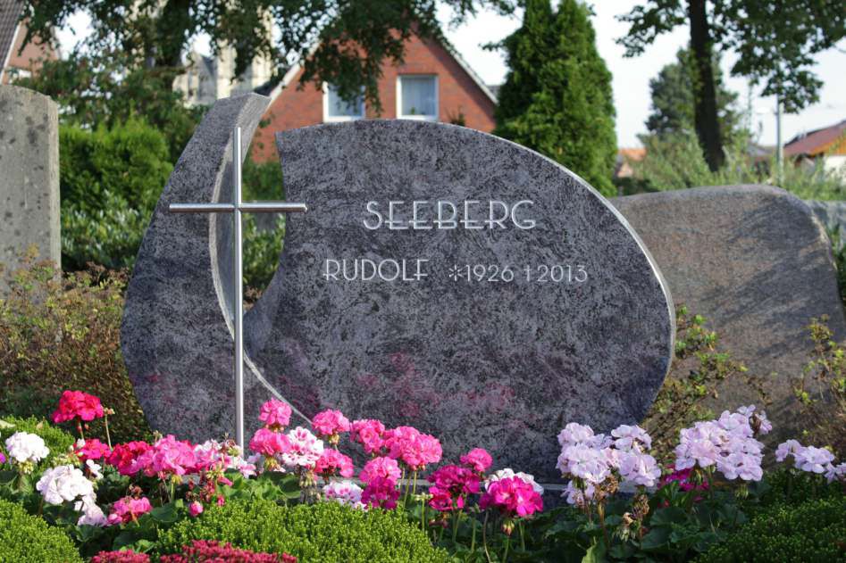 Grabstein mit Kreuz